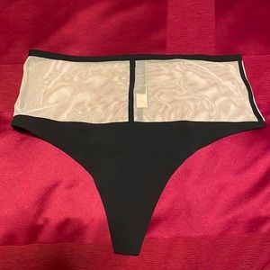 High waist thong in black and nude